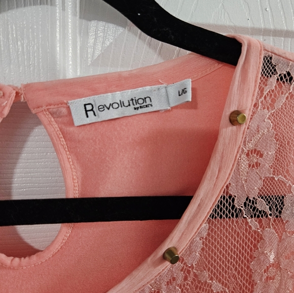 🥳 Revolution Peach Tank - Picture 3 of 3